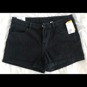 H&M’s Black Denim Shorts NWT Size 8